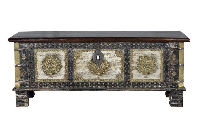 GINER Y COLOMER - Coffre de rangement en bois de manguier massif avec détails en bronze, finition noir vieilli et cerise, 46x116x40 cm